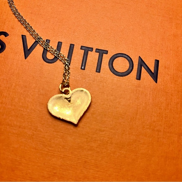 Beautiful Louis Vuitton pink enamel logo heart charm necklace 16” - Picture 3 of 6